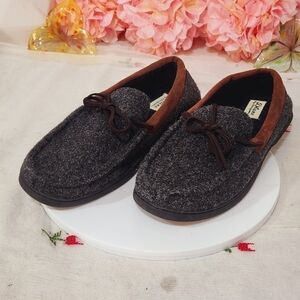 Dluxe by DearFoams Men’s Loafers Size: 9-10